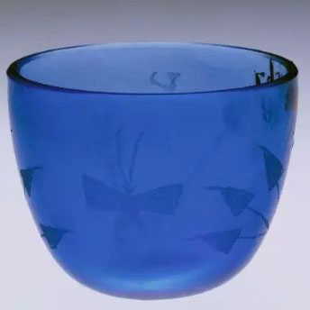 玻璃胎画珐琅四季花纹瓜形鼻烟壶，清嘉庆，北京故宫藏